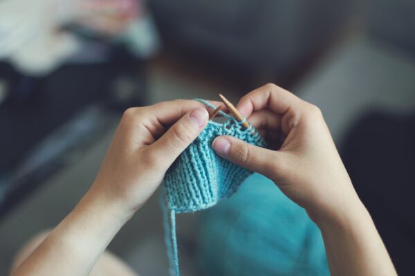 knit-g239689d23_1920